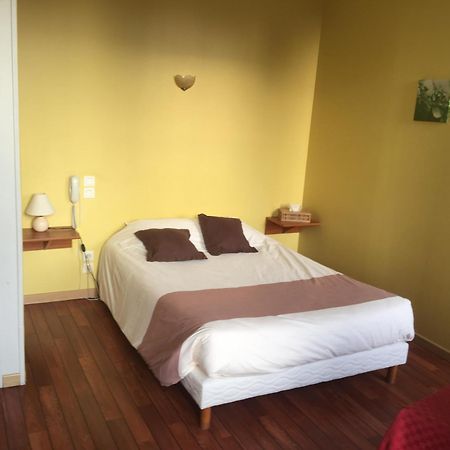 Hotel Au Pere Tranquille Tinchebray-Bocage Zewnętrze zdjęcie