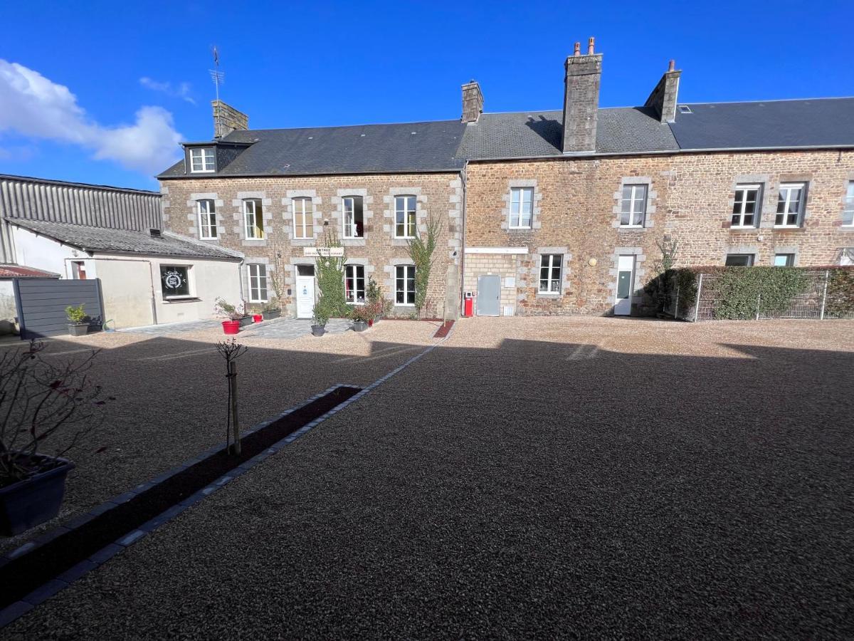 Hotel Au Pere Tranquille Tinchebray-Bocage Zewnętrze zdjęcie