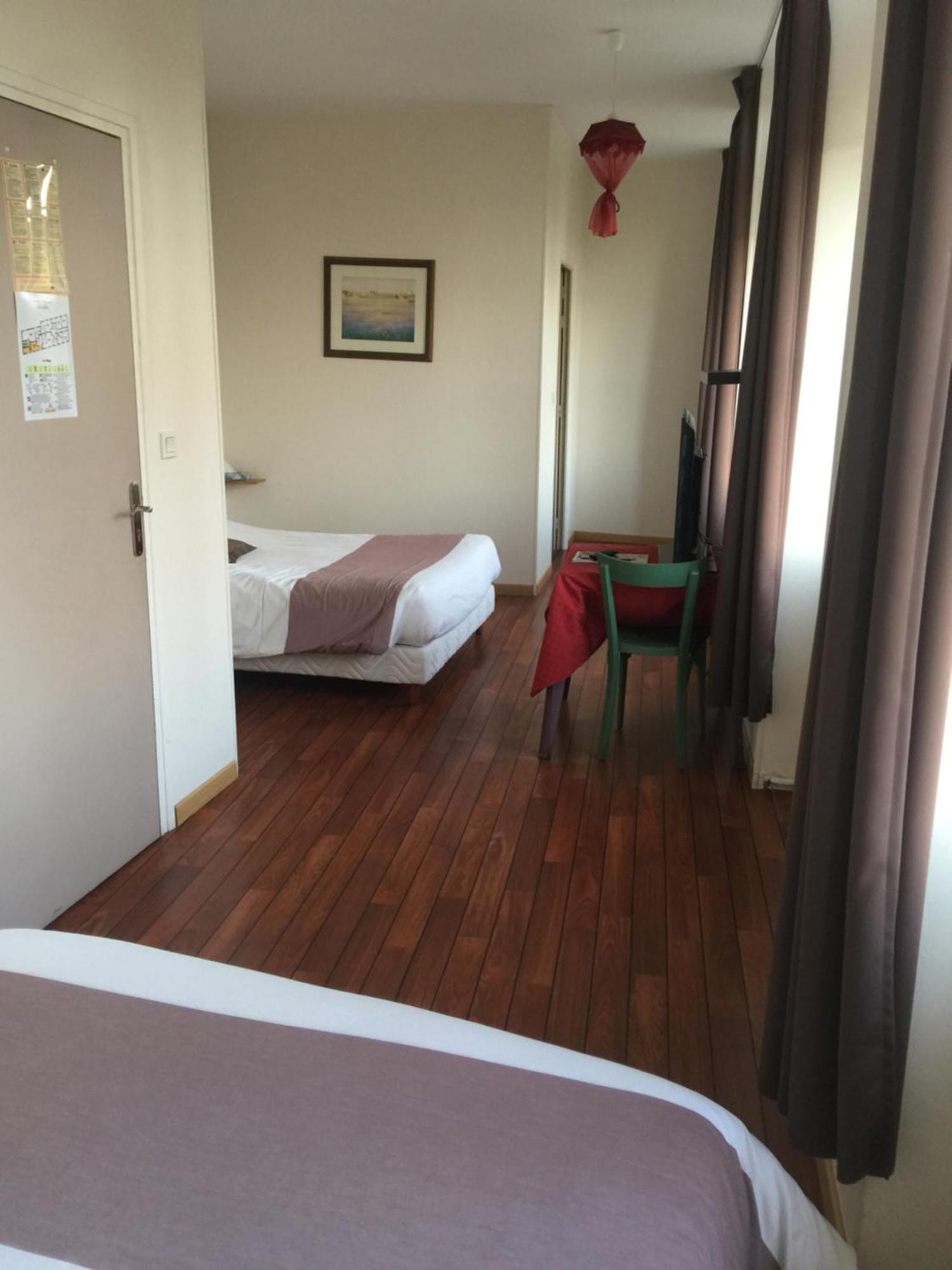 Hotel Au Pere Tranquille Tinchebray-Bocage Zewnętrze zdjęcie
