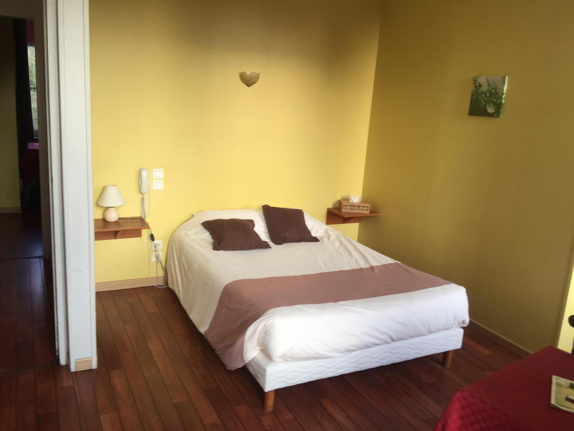 Hotel Au Pere Tranquille Tinchebray-Bocage Zewnętrze zdjęcie