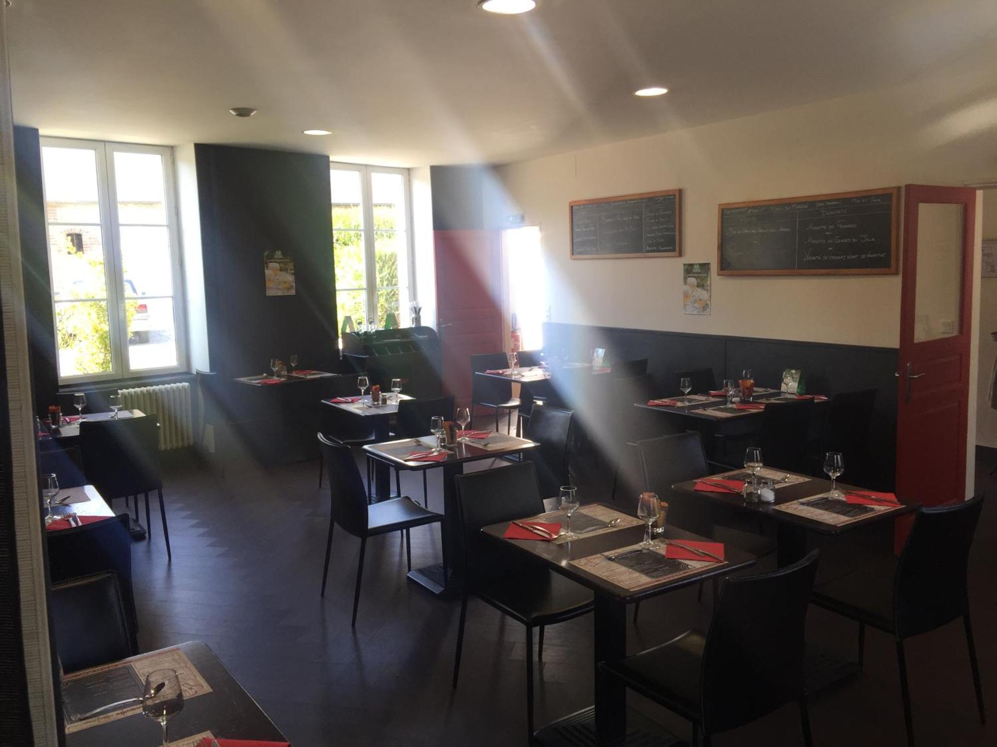 Hotel Au Pere Tranquille Tinchebray-Bocage Zewnętrze zdjęcie
