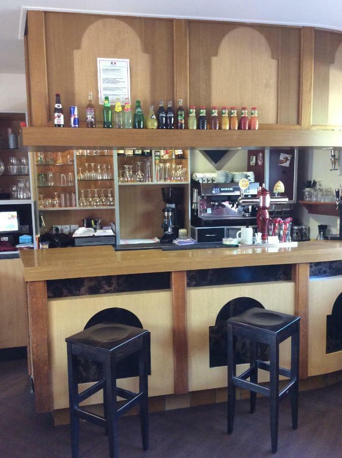 Hotel Au Pere Tranquille Tinchebray-Bocage Zewnętrze zdjęcie