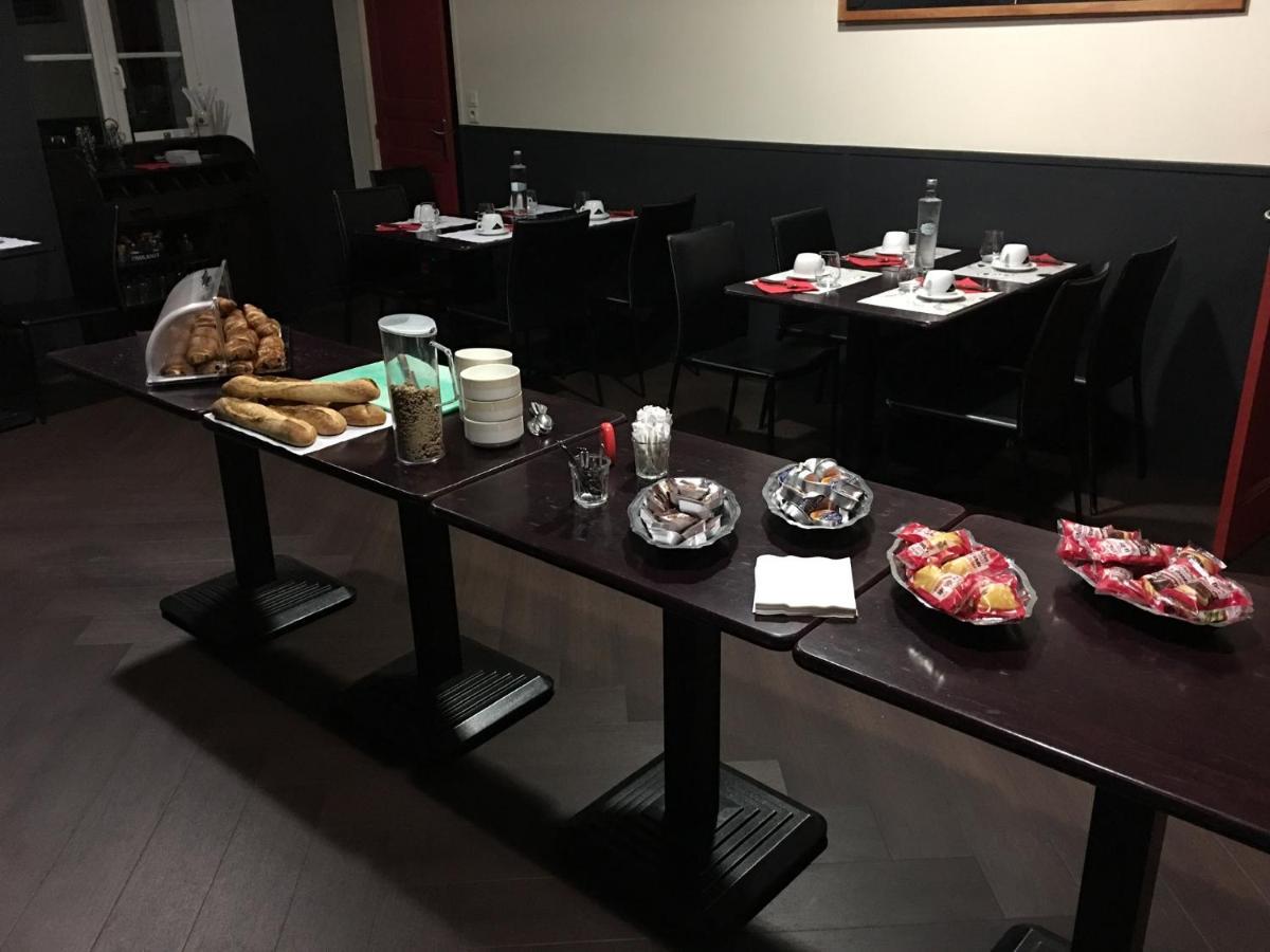 Hotel Au Pere Tranquille Tinchebray-Bocage Zewnętrze zdjęcie